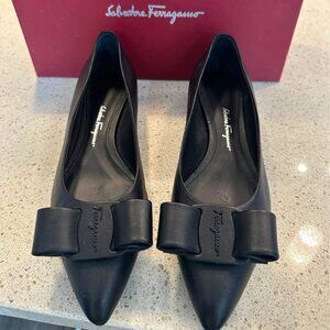 NEW Salvatore Ferragamo Viva Black Leather Ballet Flat, Size: 7.5